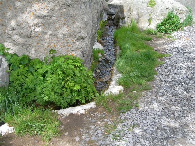 the-loire-becomes-a-trickle.JPG