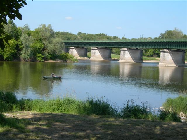 canal-bridge-at-briare.JPG
