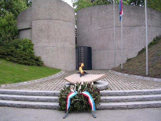 eternal-flame-at-luxembourg-city.jpg