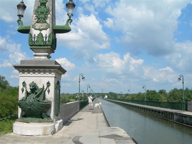 the-briare-canal.JPG