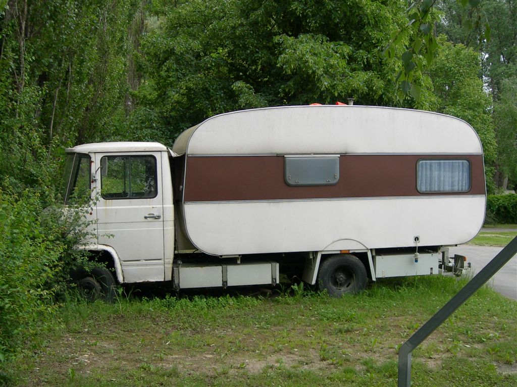 the-original-motor-caravan-or-notseen-near-vienna.JPG